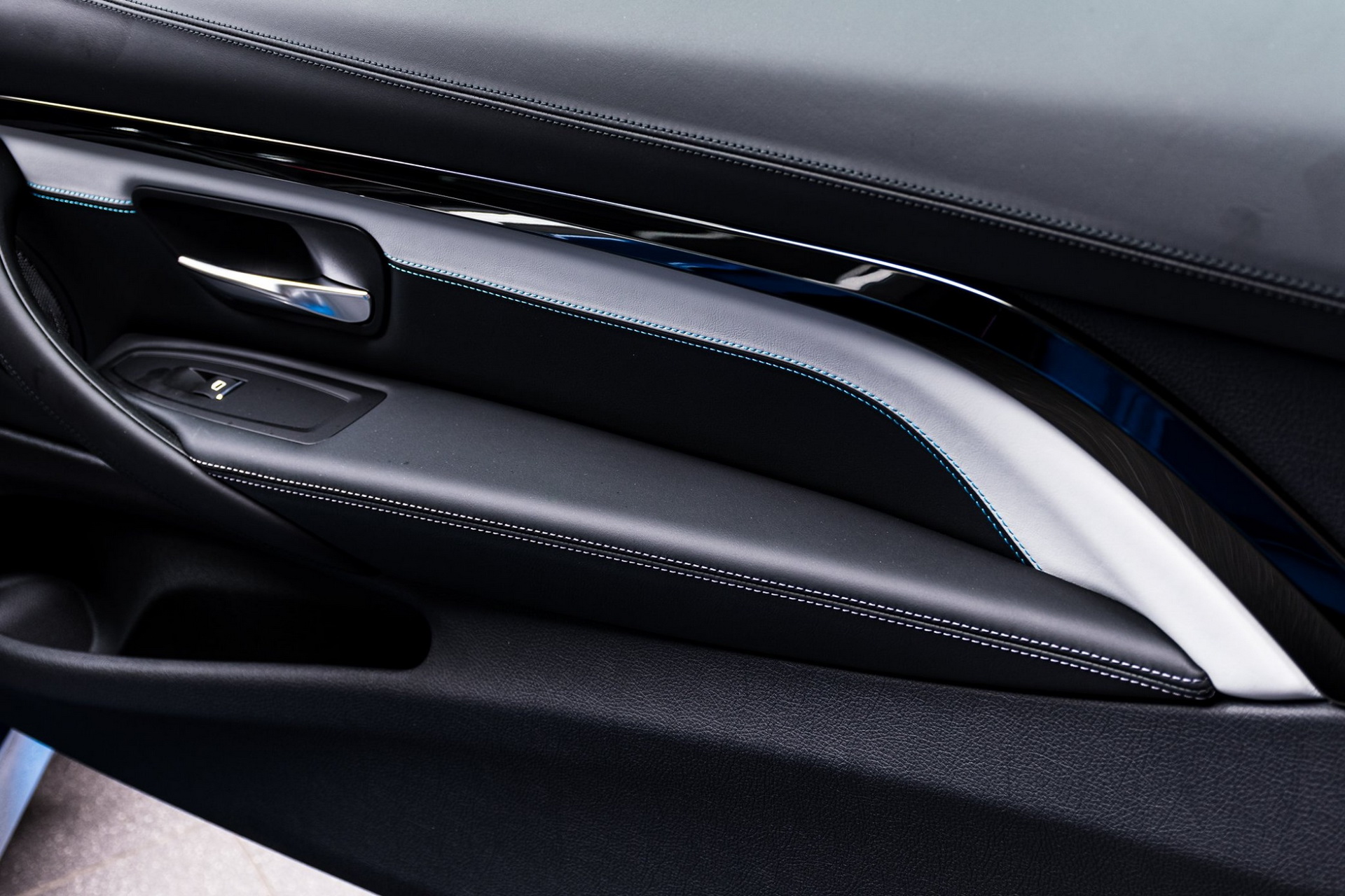 BMW-M4-Edition-M-Heritage-Abu-Dhabi-Motors-20