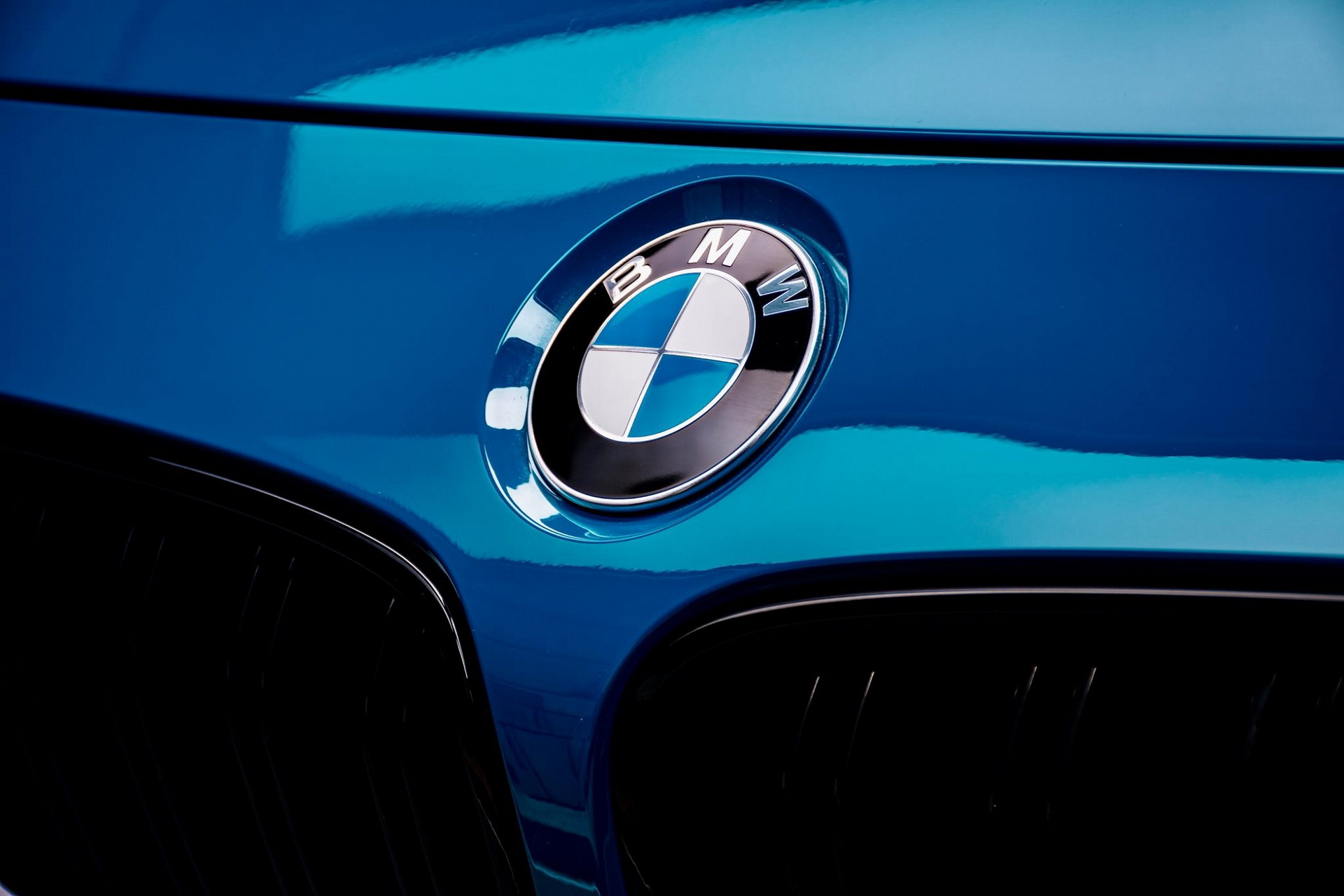 BMW-M4-Edition-M-Heritage-Abu-Dhabi-Motors-29