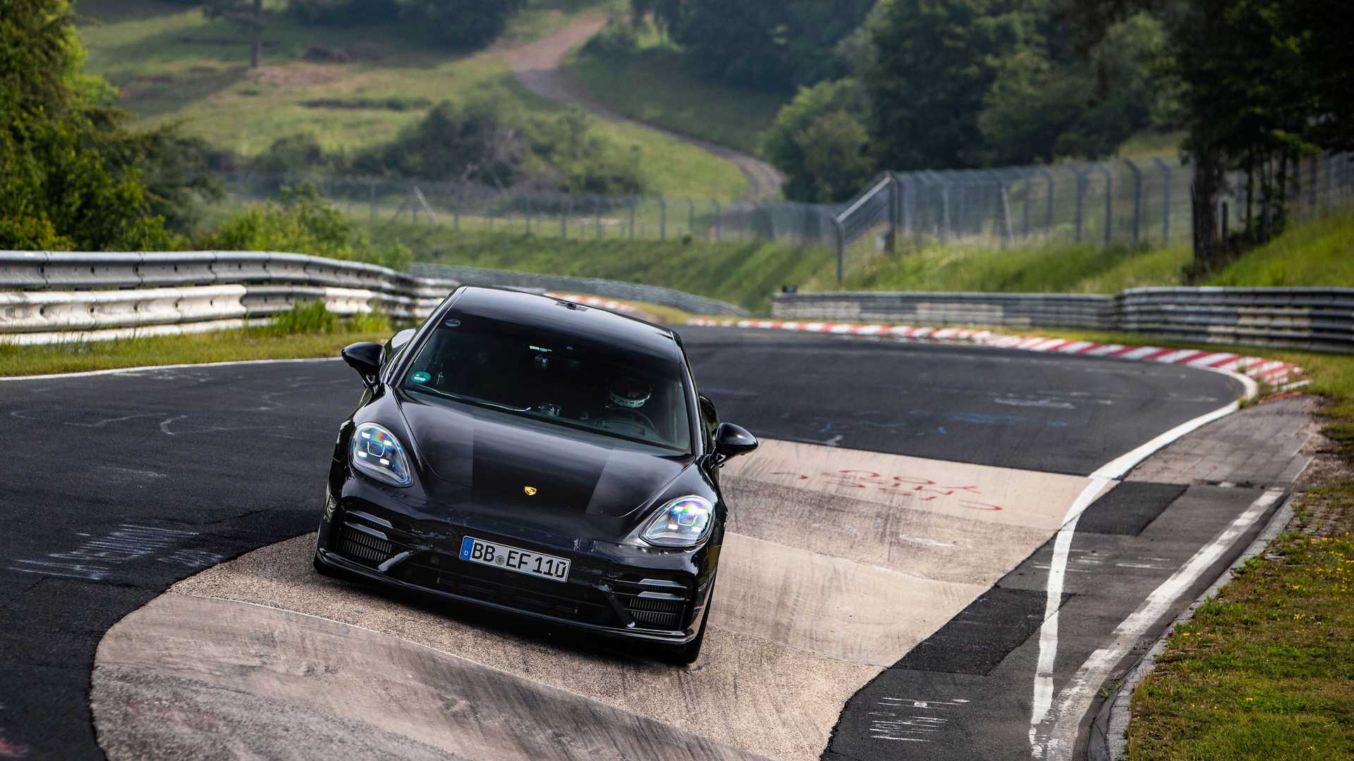 2021-porsche-panamera-sets-fastest-four-door-porsche-record-at-the-nurburgring-3