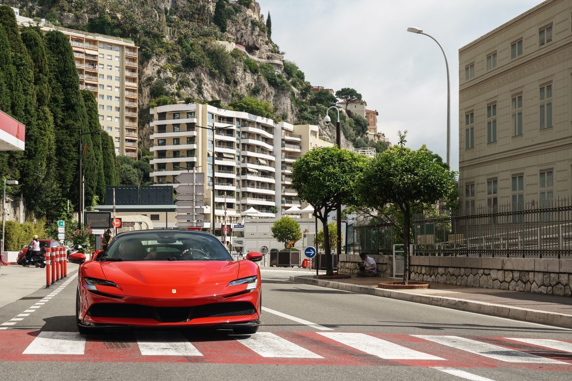 Ferrari_SF90_Stradale_Claude_Charles_Leclerc_Monaco_2020_0007