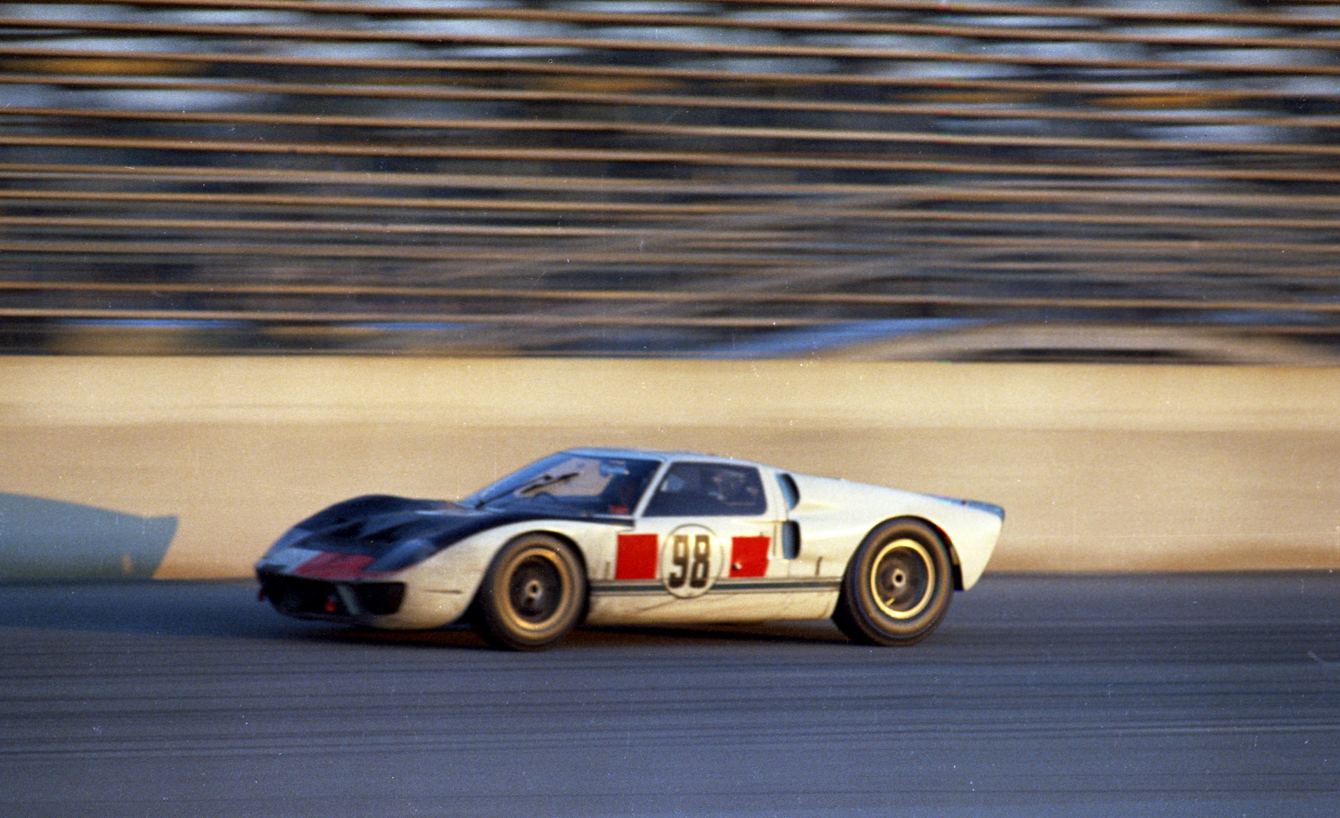 2021-Ford-GT-Heritage-Edition-3-1