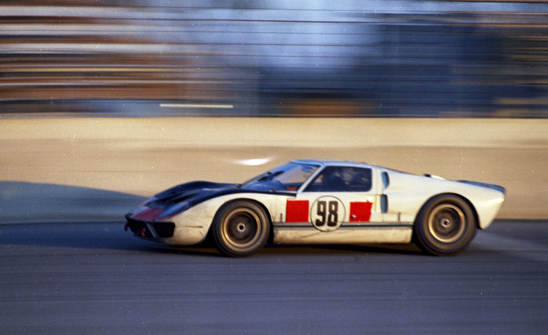 2021-Ford-GT-Heritage-Edition-4-1