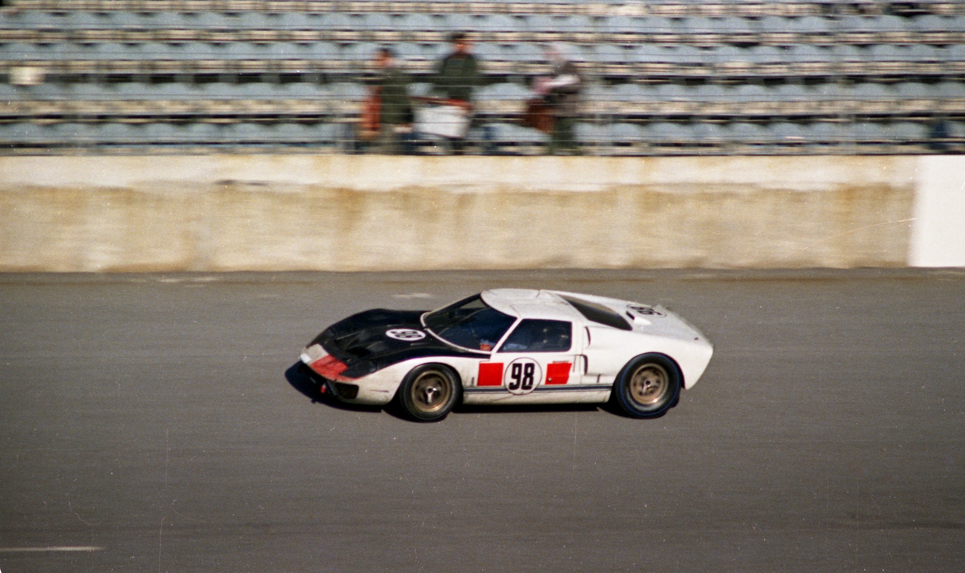2021-Ford-GT-Heritage-Edition-5-1