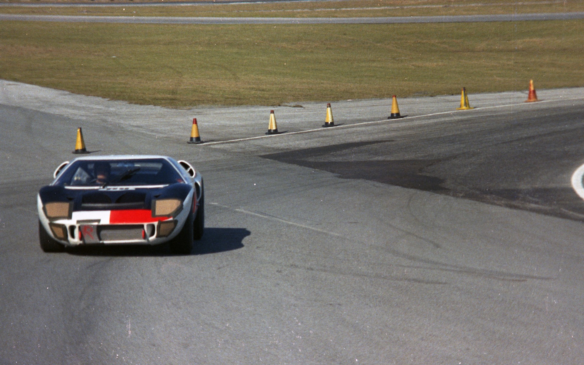 2021-Ford-GT-Heritage-Edition-6-1