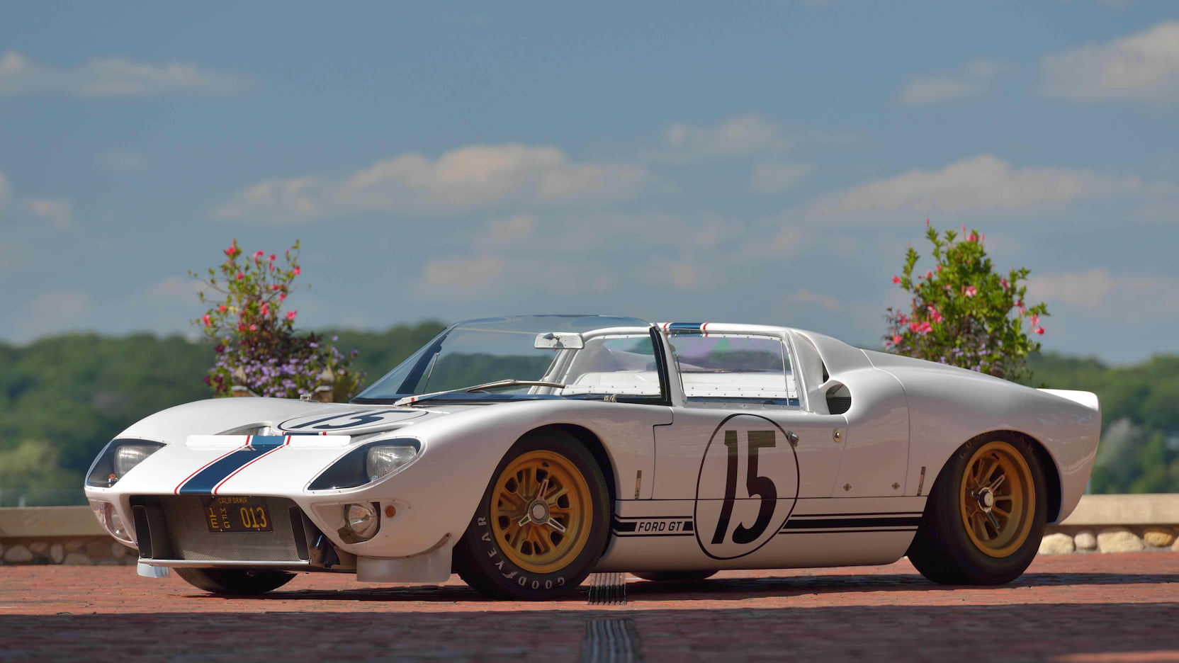Ford-GT40-Roadster-auction-1
