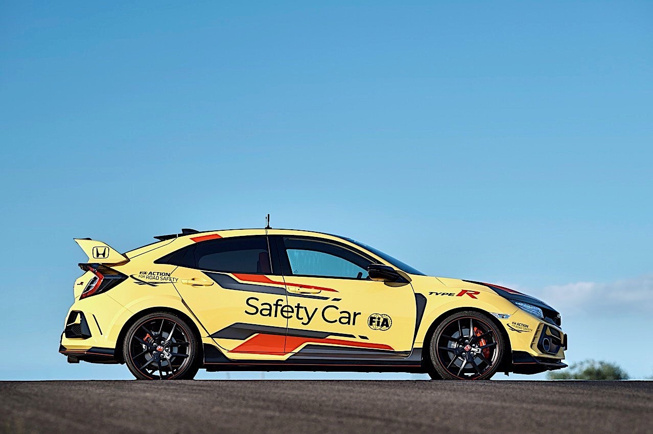Honda_Civic_Type_R_Limited_safety_car_WTCR_0003