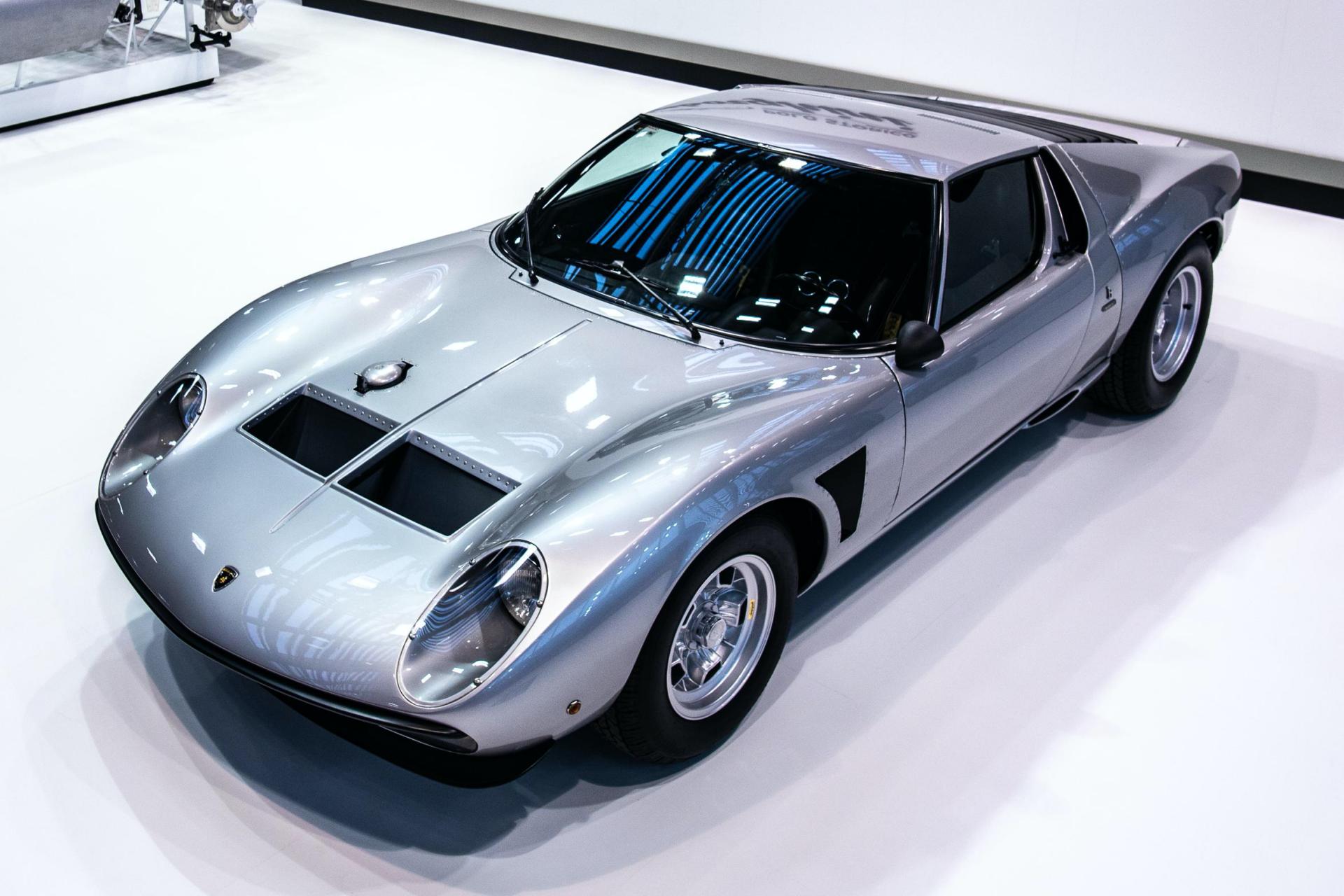  Lamborghini      Miura SVJ   