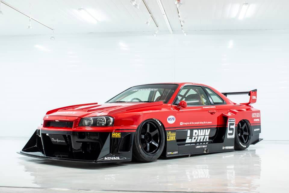 Η Liberty Walk τουμπανιάζει και το Nissan Skyline R34