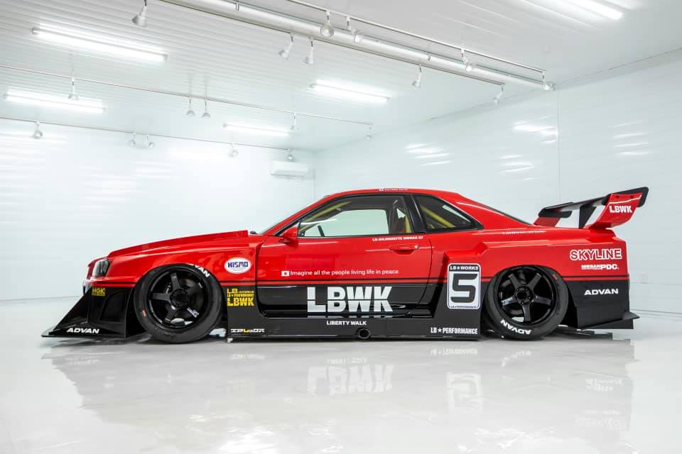 Η Liberty Walk τουμπανιάζει και το Nissan Skyline R34