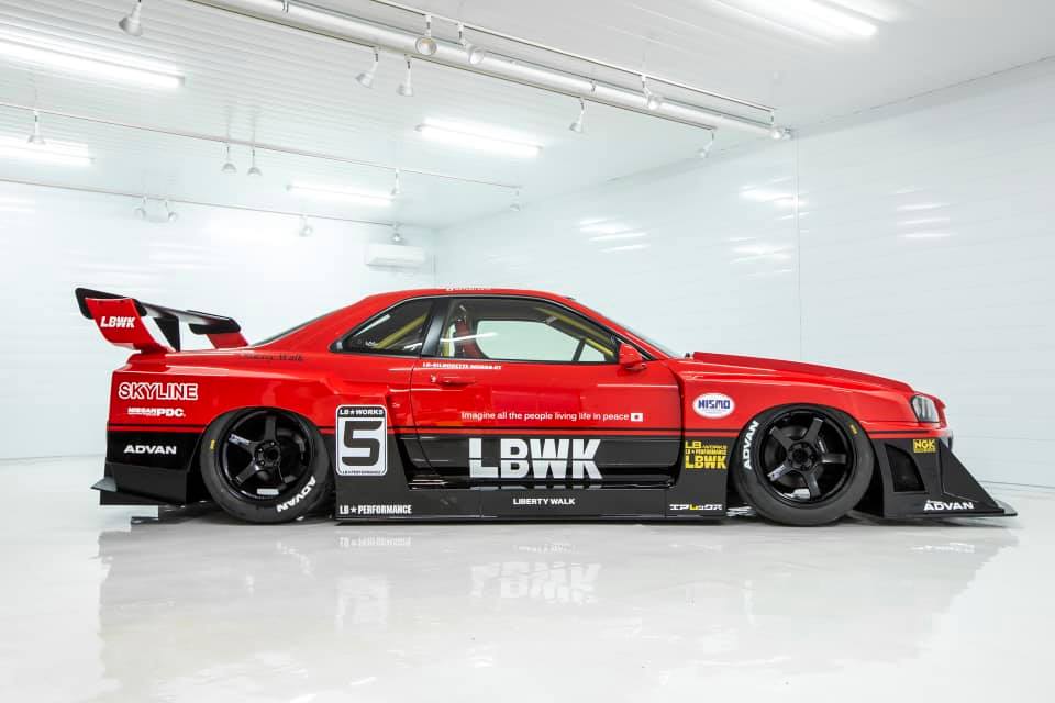 Η Liberty Walk τουμπανιάζει και το Nissan Skyline R34