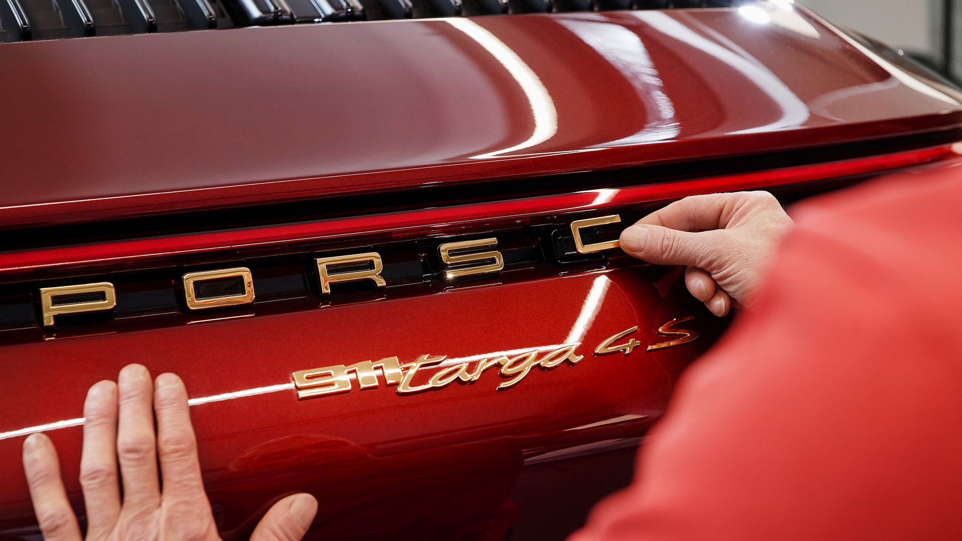 Porsche-911-Targa-4S-Heritage-Design-Edition-24