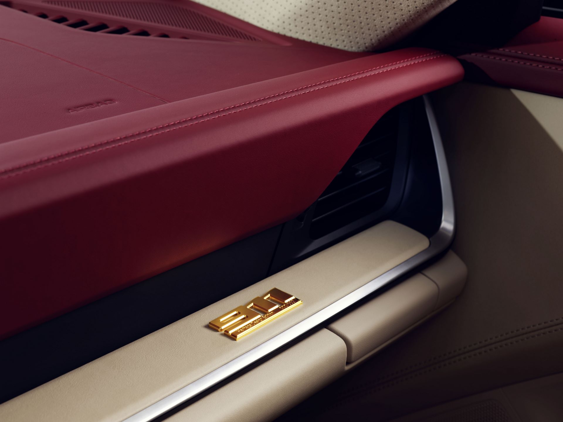 Porsche-911-Targa-4S-Heritage-Design-Edition-34