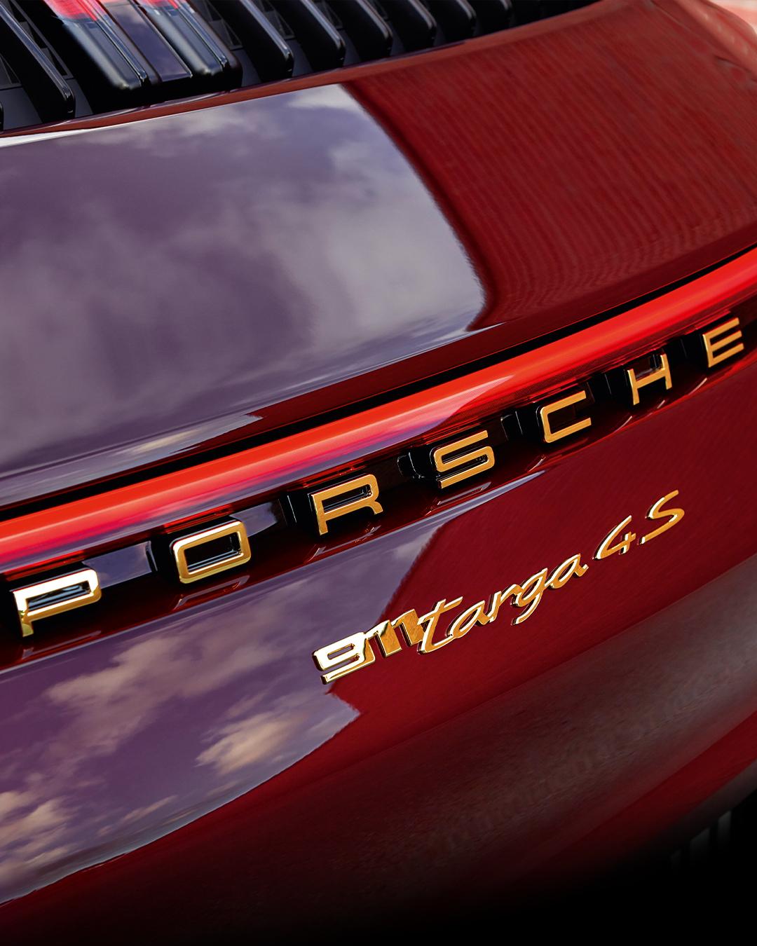 Porsche-911-Targa-4S-Heritage-Design-Edition-40-6