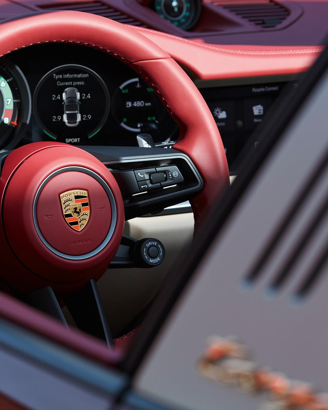 Porsche-911-Targa-4S-Heritage-Design-Edition-40-7