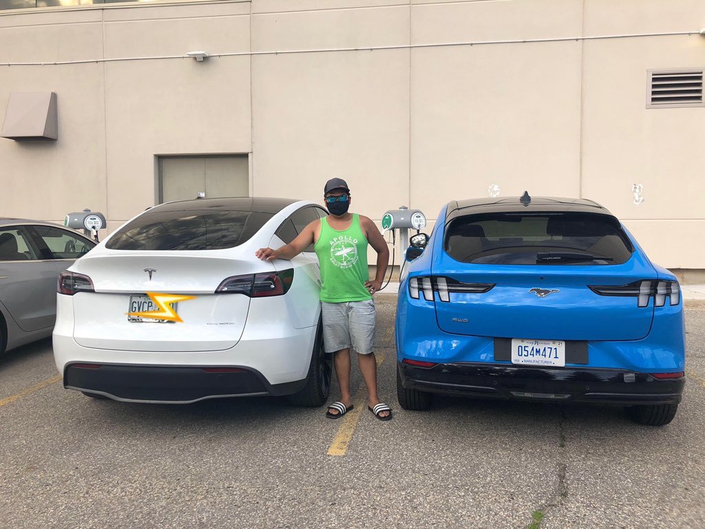 Tesla_Model_Y_Ford_Mustang_Mach-E_0002