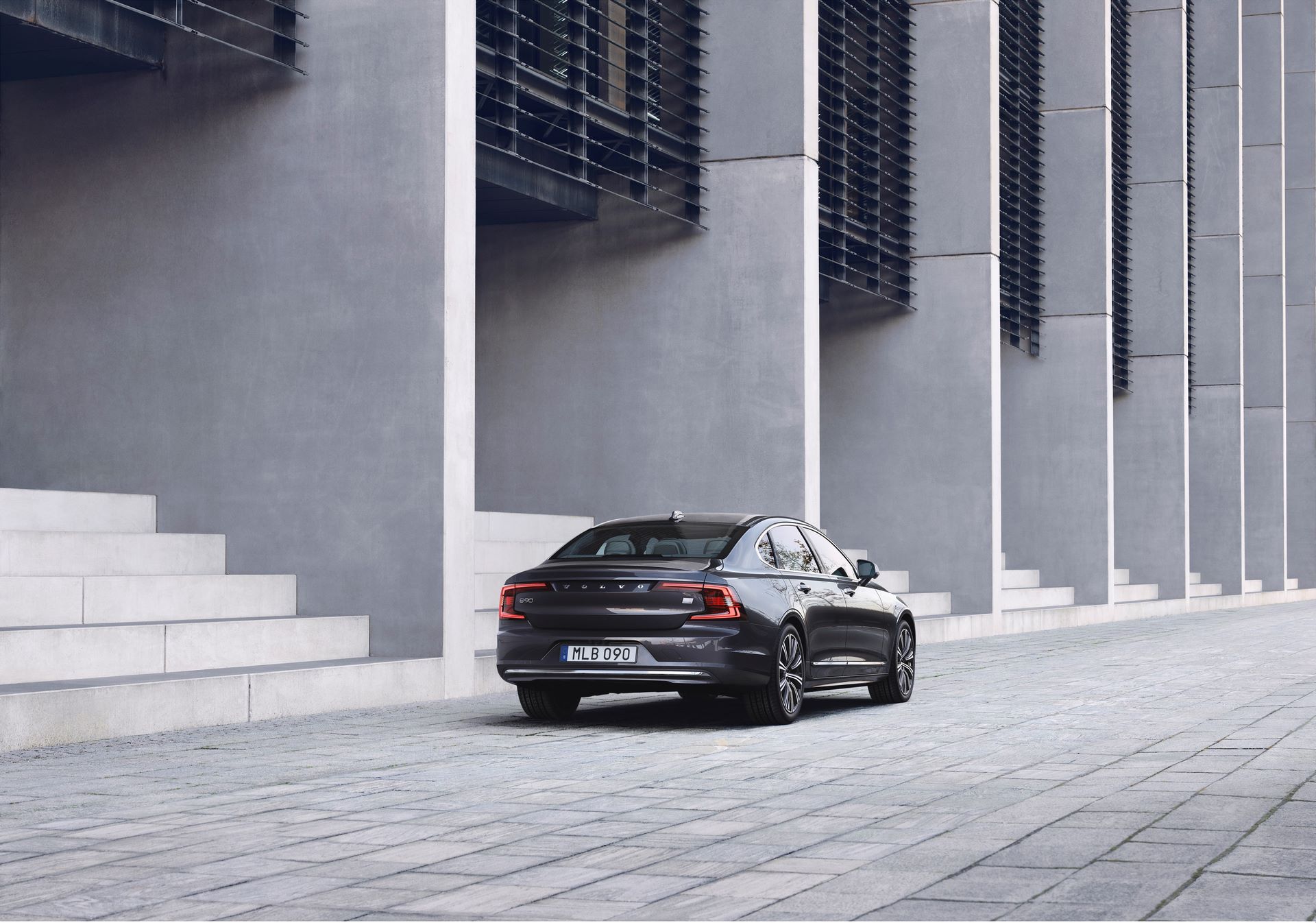 The refreshed Volvo S90 Recharge T8 plug-in hybrid in Platinum Grey