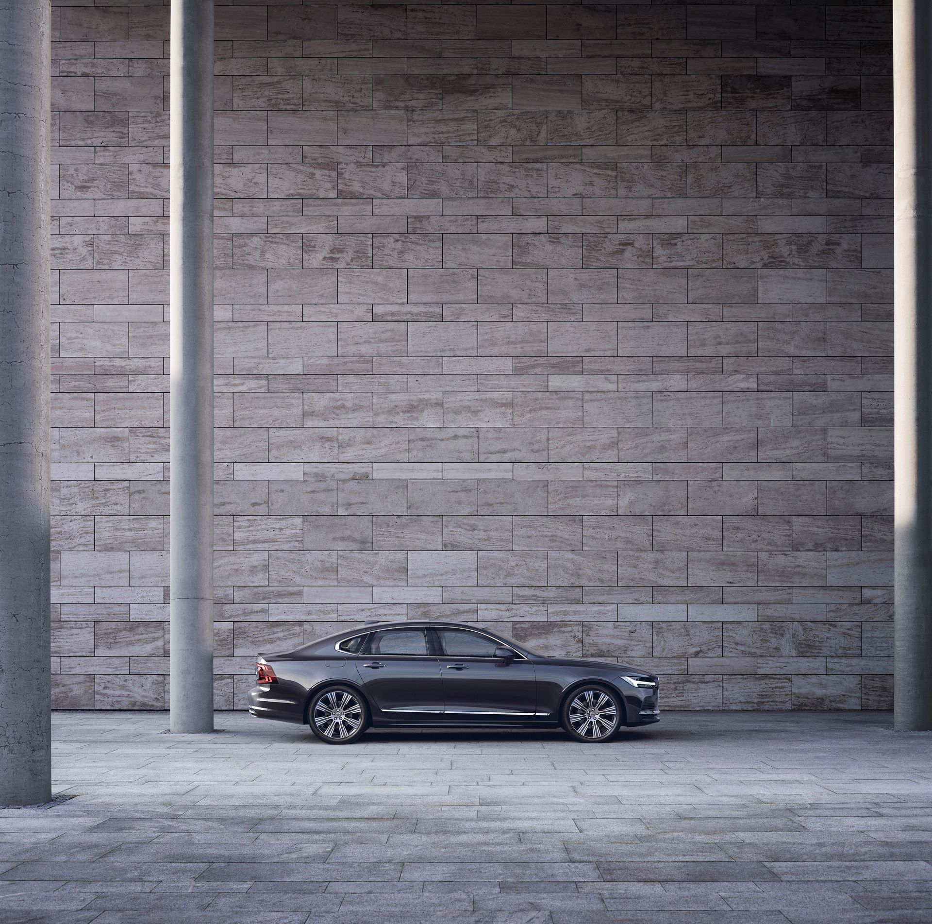 The refreshed Volvo S90 Recharge T8 plug-in hybrid in Platinum Grey
