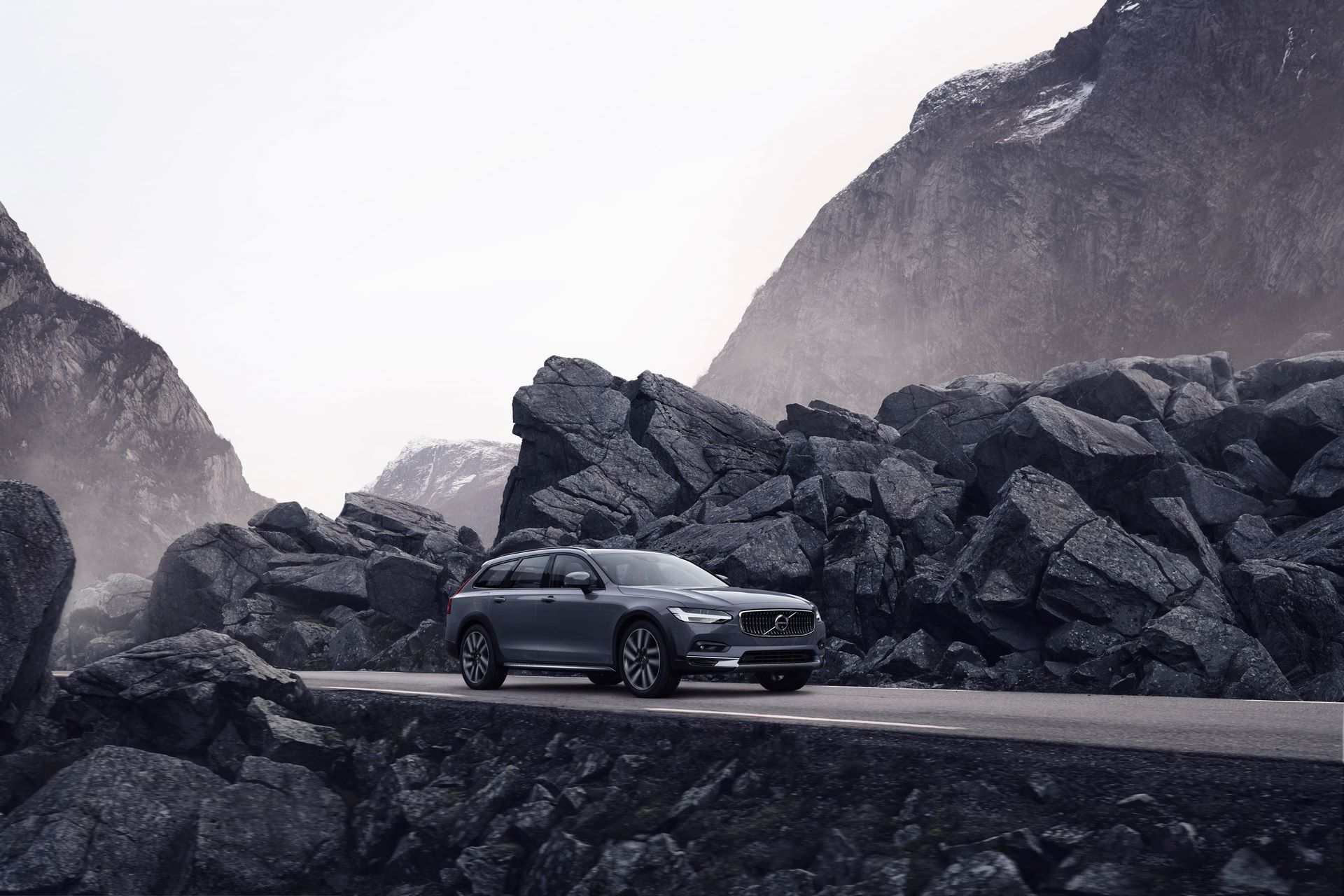 The refreshed Volvo V90 B6 AWD Cross Country