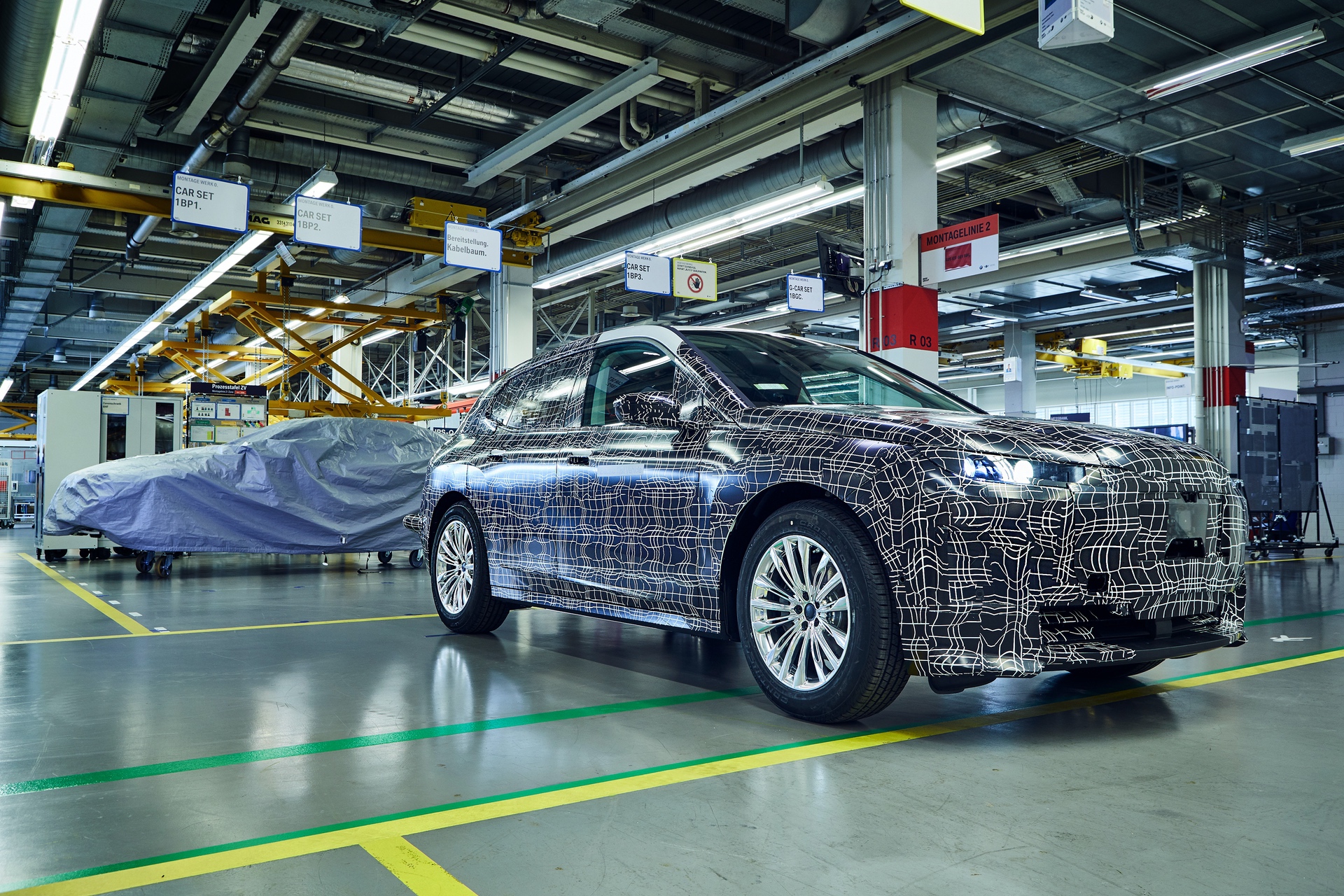 BMW_iNEXT_Prototypes_Production_0002