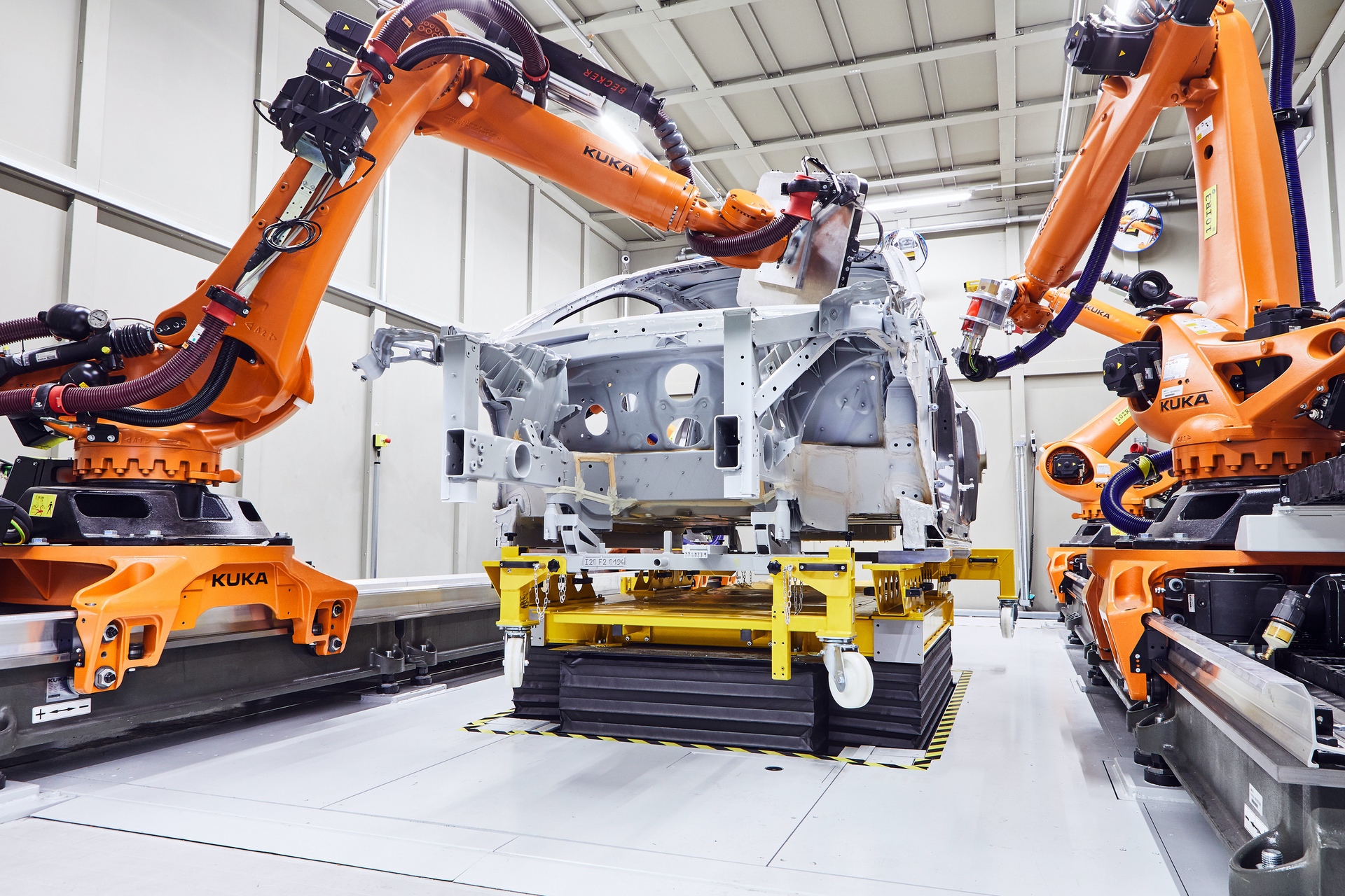 BMW_iNEXT_Prototypes_Production_0011