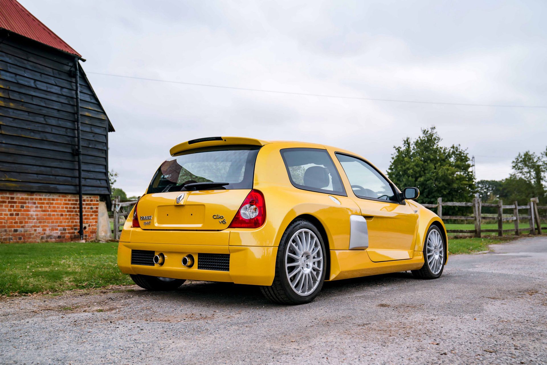 2005_Renault_Clio_V6_record_sale-0003