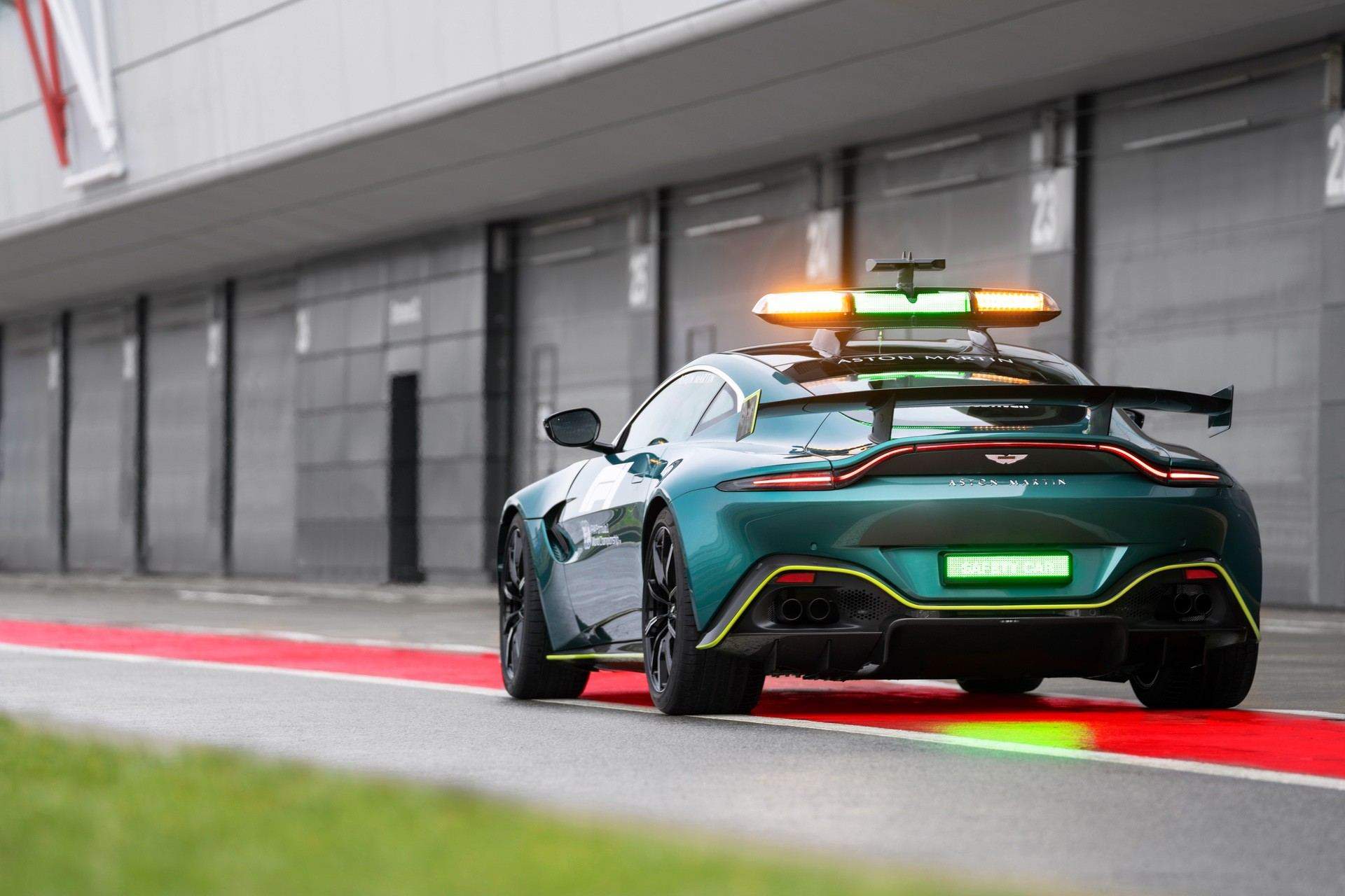 AstonMartinVantage_OfficialSafetyCarofFormulaOne_05