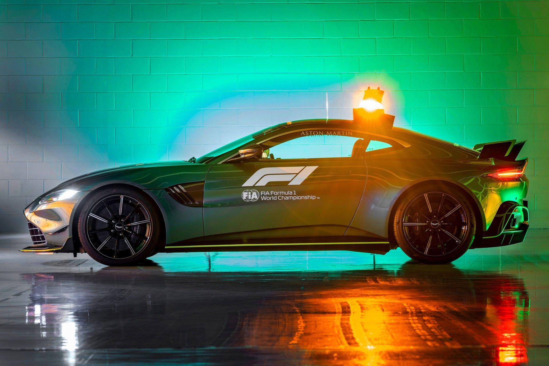 AstonMartinVantage_OfficialSafetyCarofFormulaOne_09