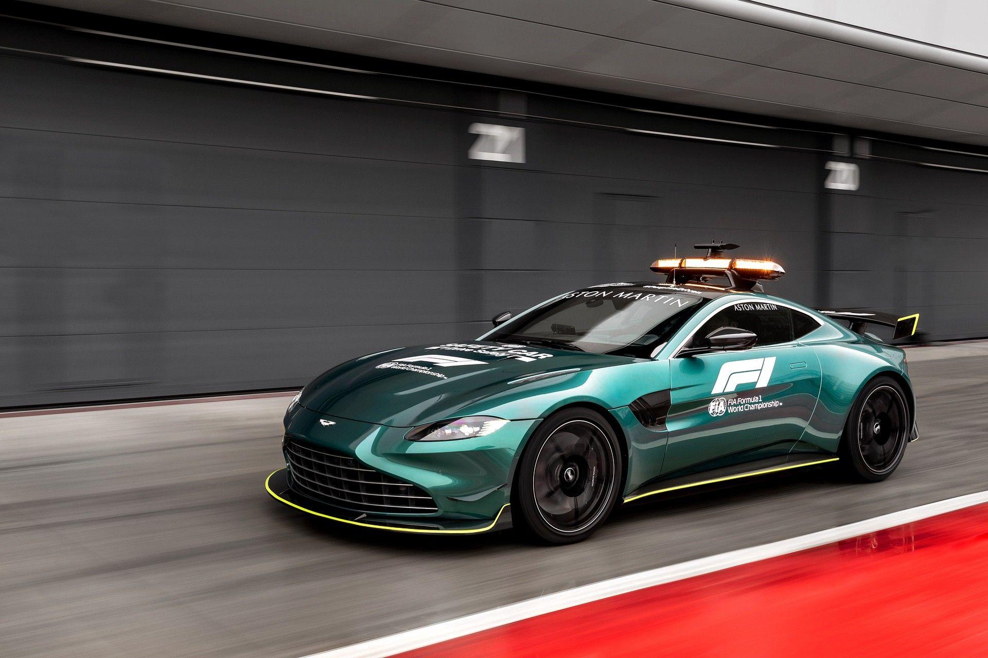 AstonMartinVantage_OfficialSafetyCarofFormulaOne_12