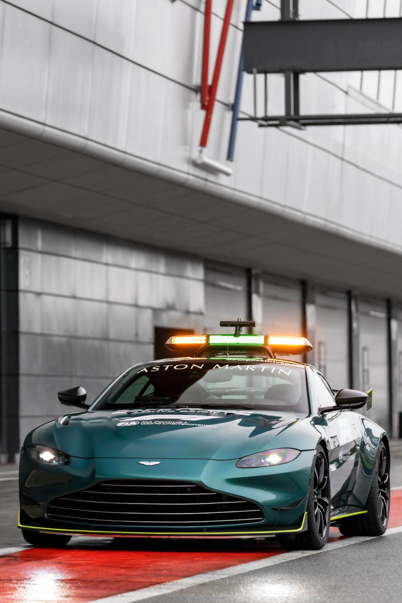 AstonMartinVantage_OfficialSafetyCarofFormulaOne_13
