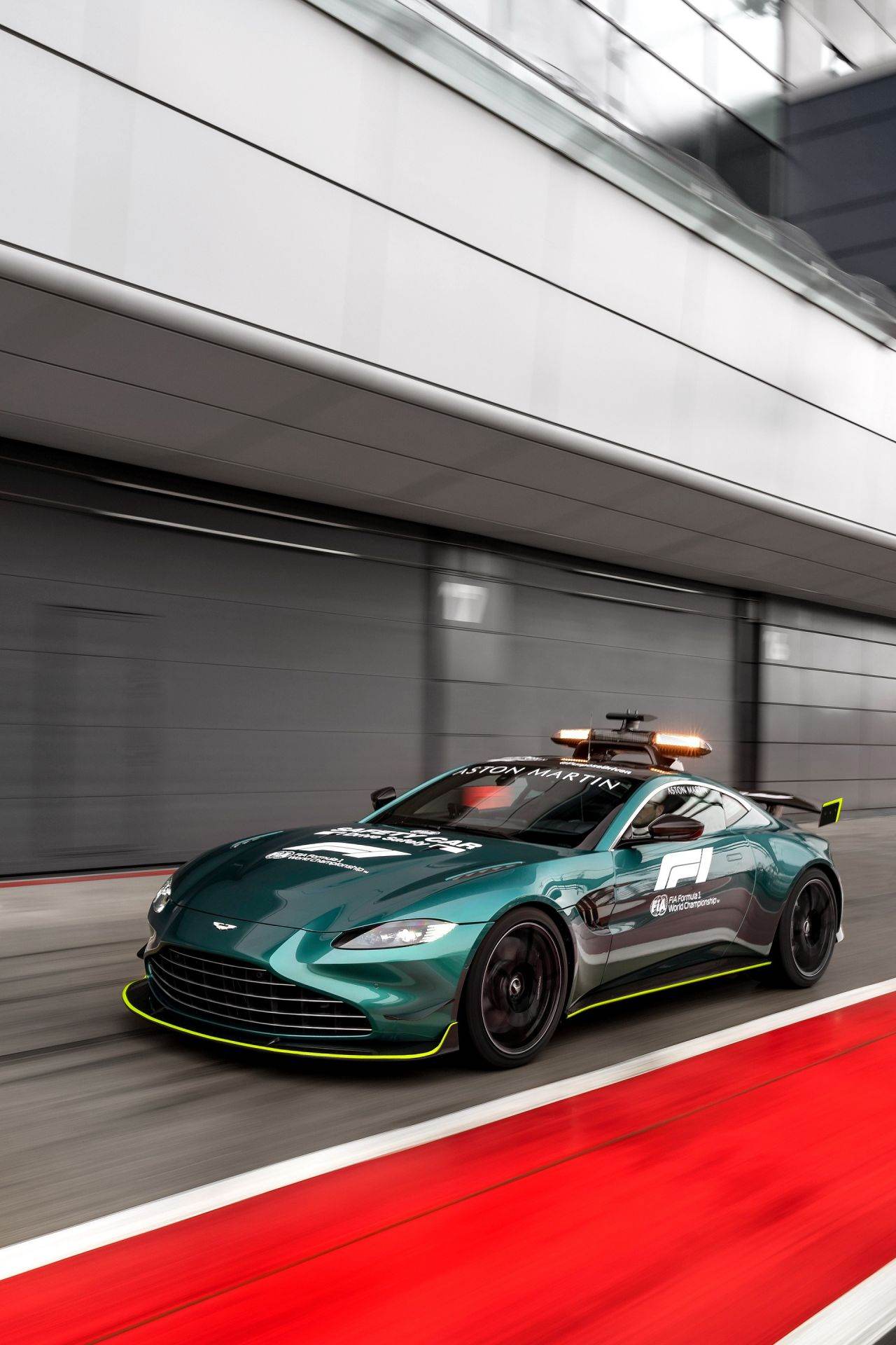 AstonMartinVantage_OfficialSafetyCarofFormulaOne_14