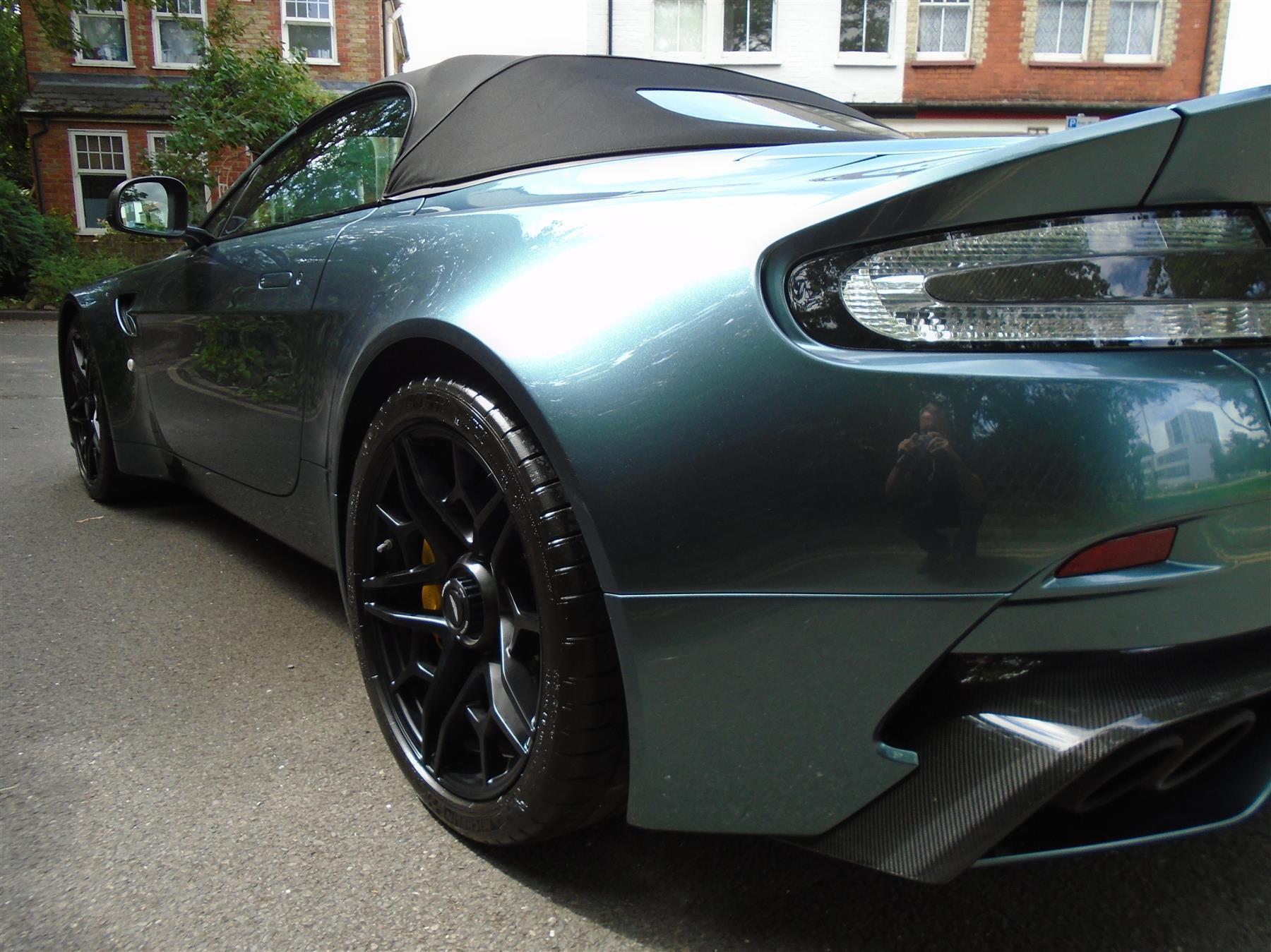Aston_Martin_V12_Vantage_V600_Roadster_sale-0010