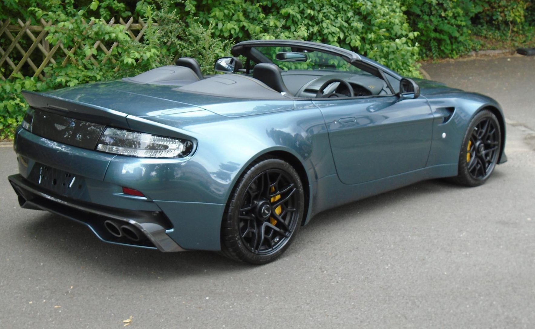 Aston_Martin_V12_Vantage_V600_Roadster_sale-0011
