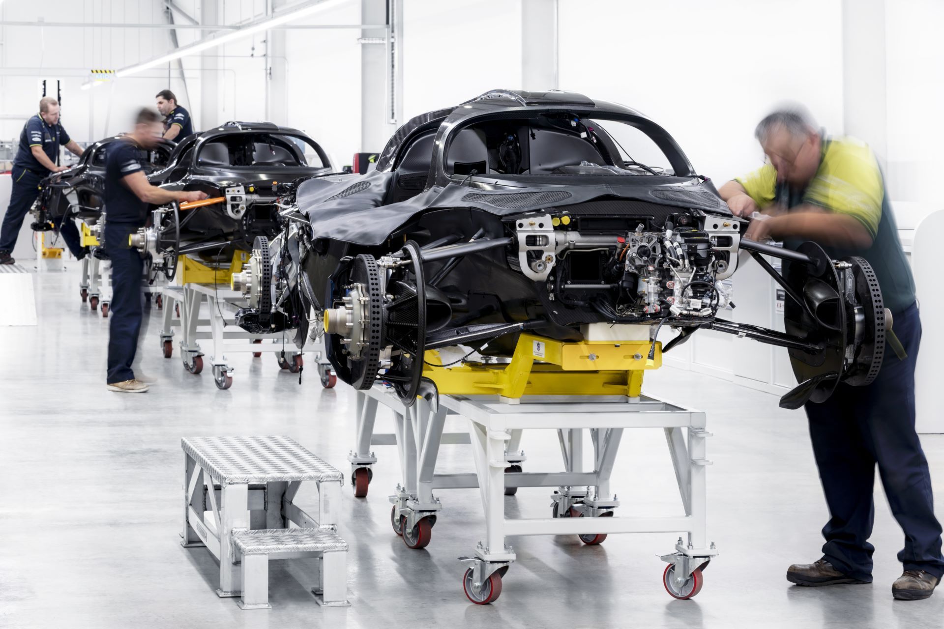 Aston-Martin-Valkyrie-plant-workers-4
