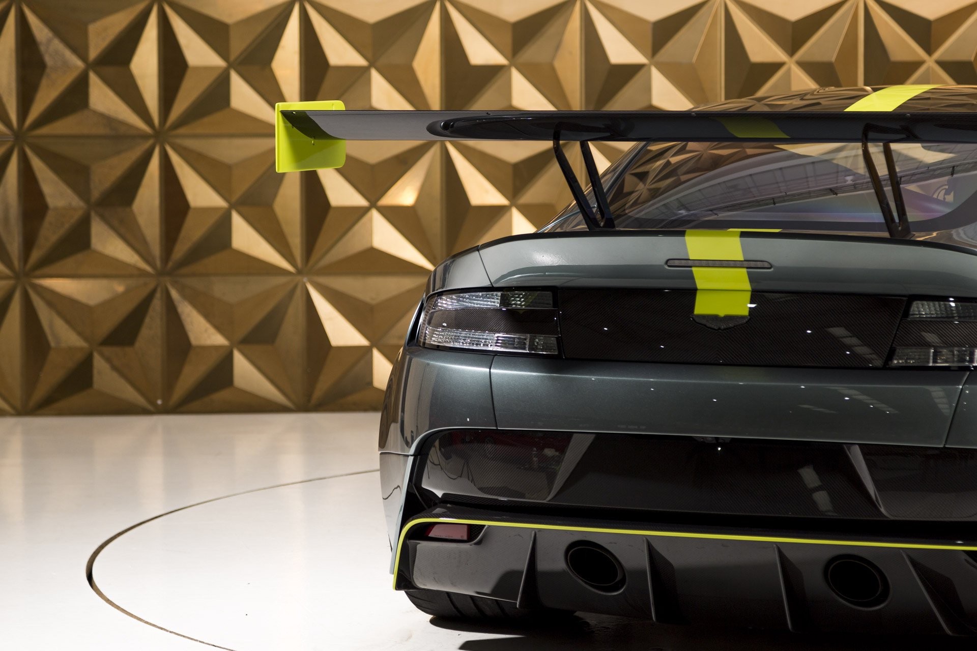 Aston_Martin_Vantage_AMR_Pro_sale-0016