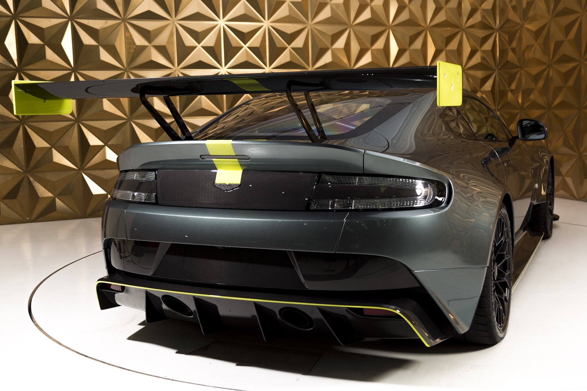 Aston_Martin_Vantage_AMR_Pro_sale-0017