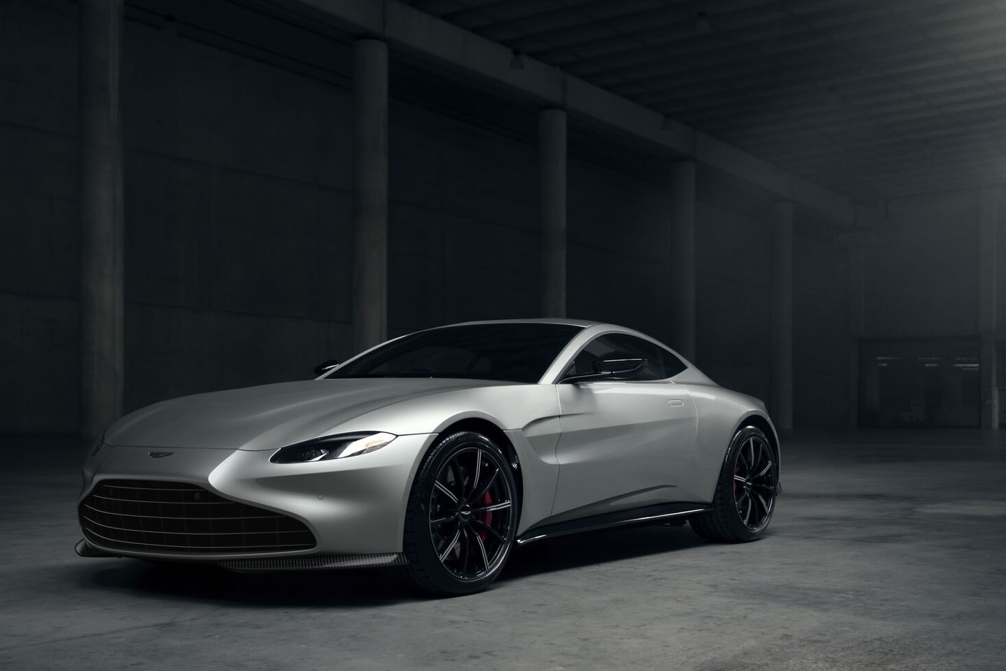 Aston_Martin_Vantage_Vane_grille_0004