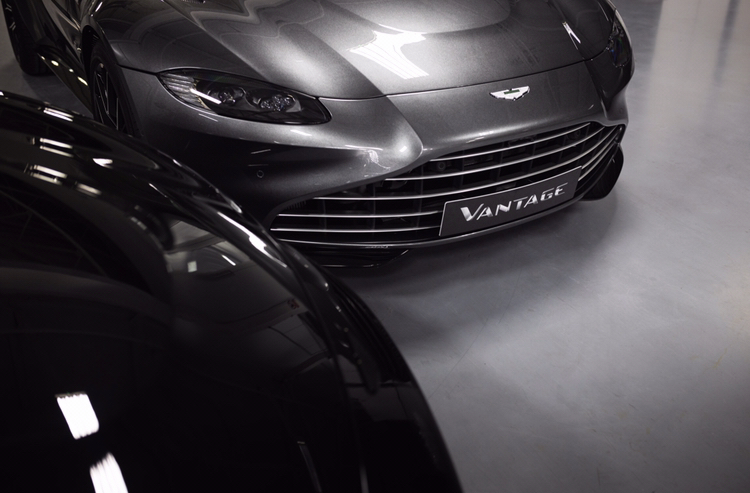 Aston_Martin_Vantage_Vane_grille_0007