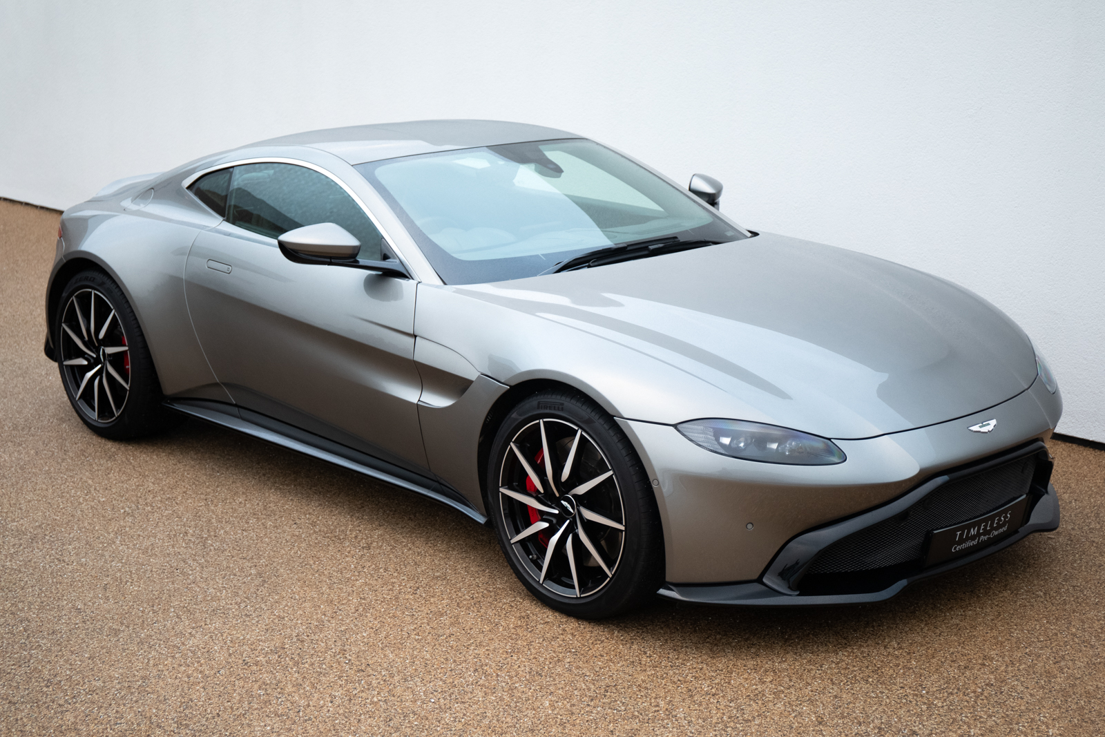 Aston_Martin_Vantage_Vane_grille_0008