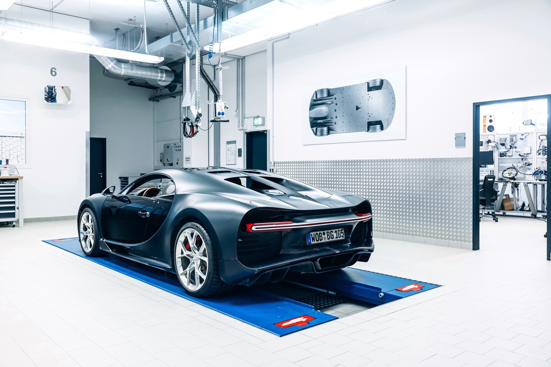 Bugatti_Chiron_Prototype_4-005-0005