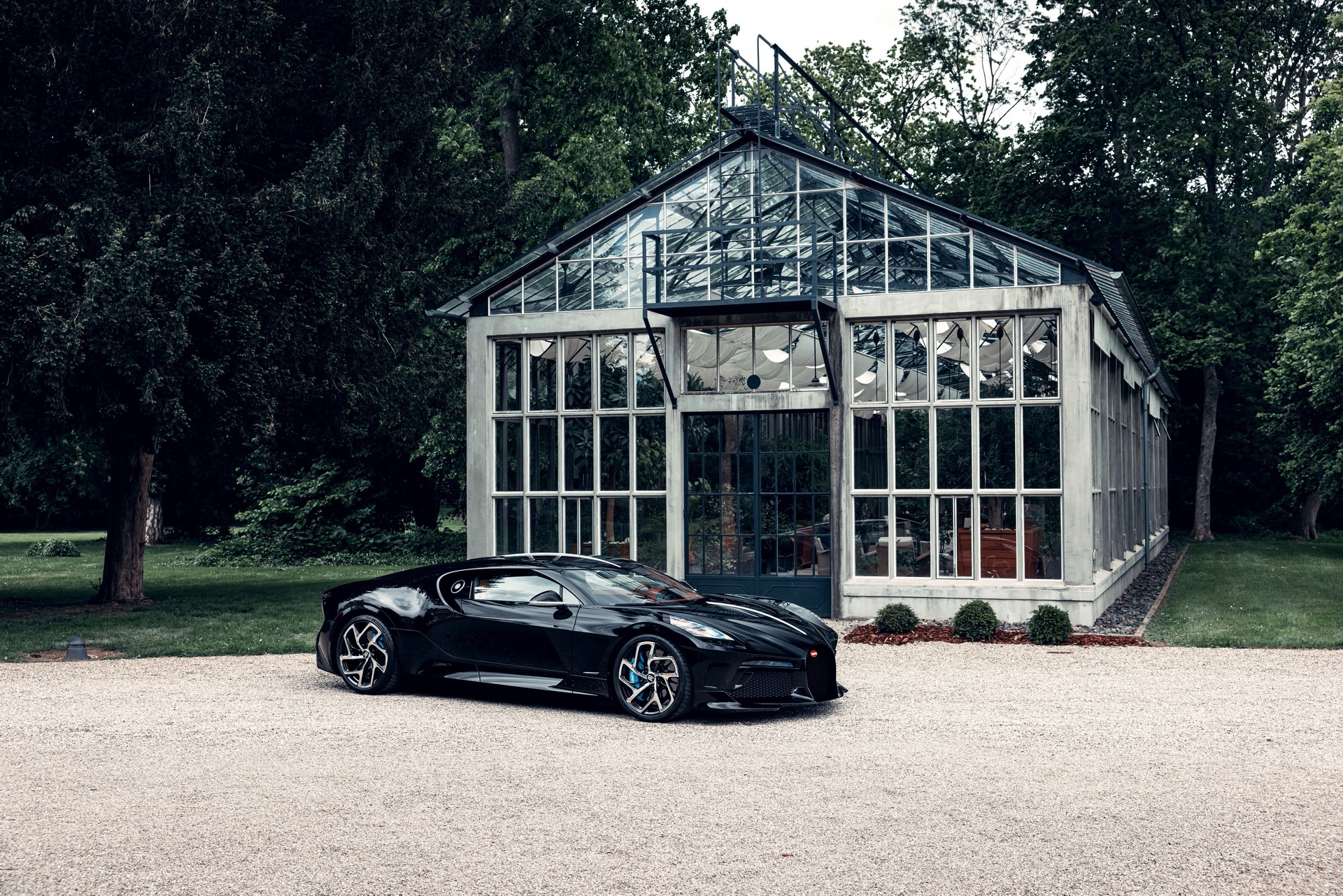 2021-Bugatti-La-Voiture-Noire-3