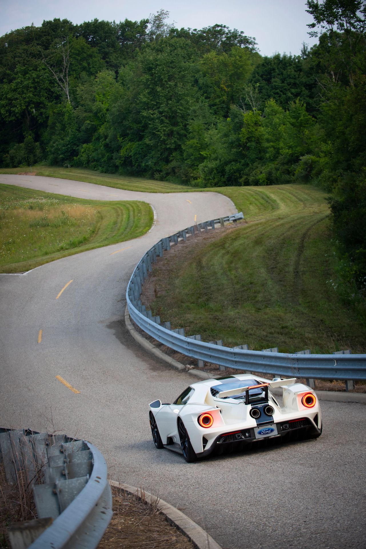 Ford-GT-Heritage-Edition-2