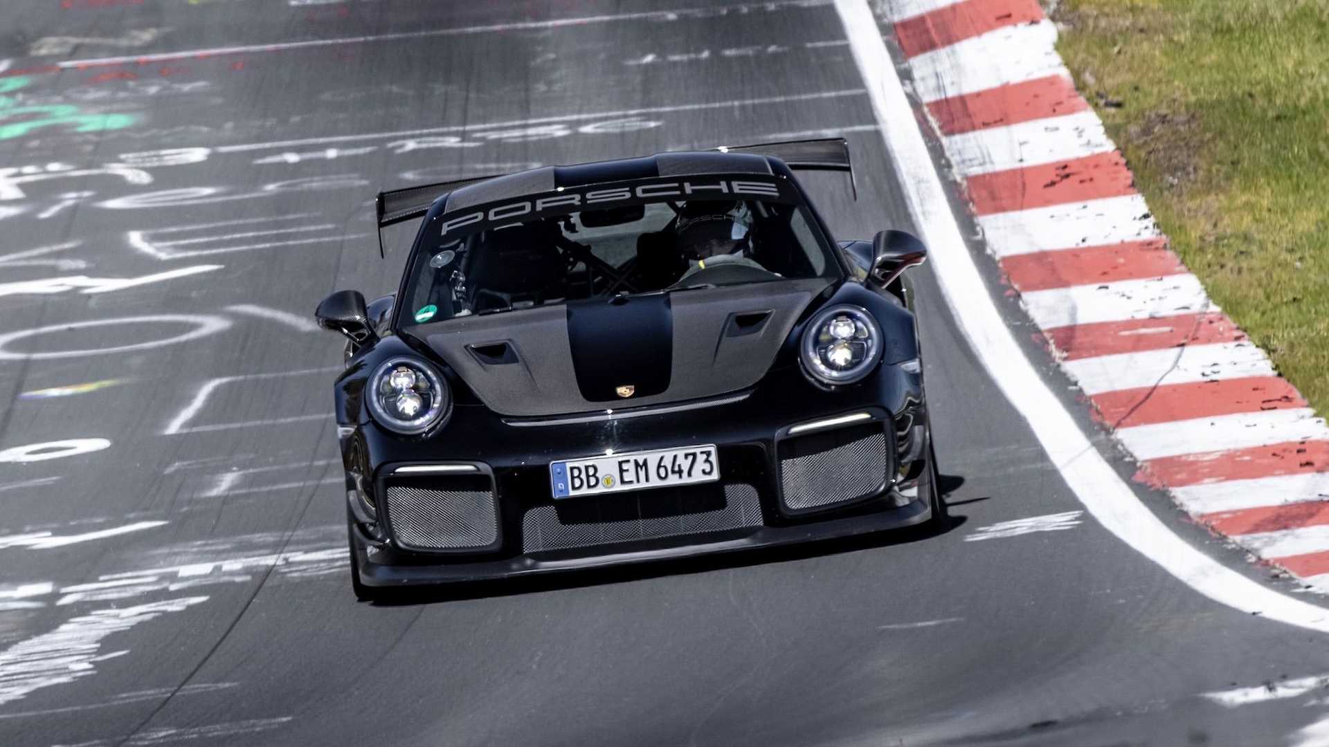 Porsche-911-GT2-RS-Manthey-Performance-Kit-Nurburgring-Record-27