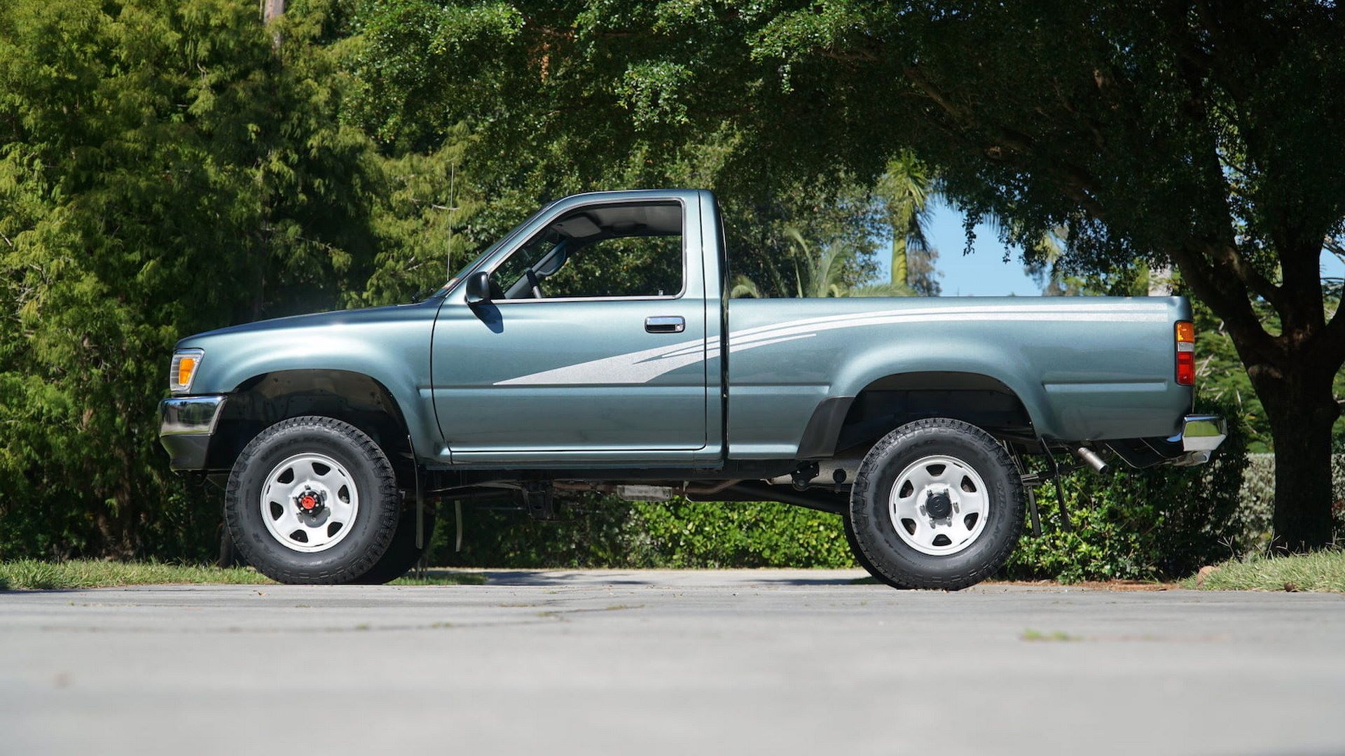 Toyota-Hilux-pickup-truck-1993-3