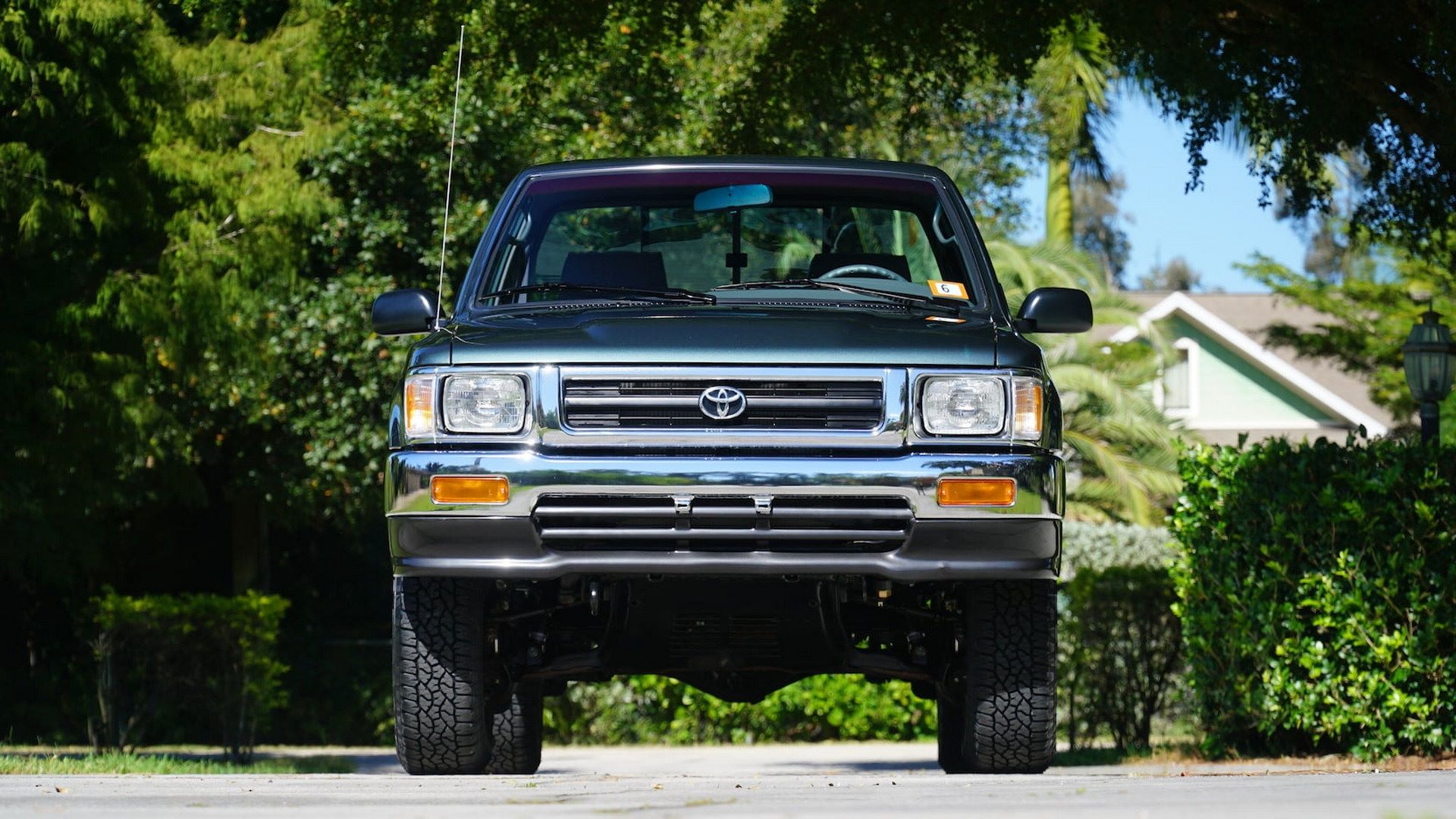 Toyota-Hilux-pickup-truck-1993-8