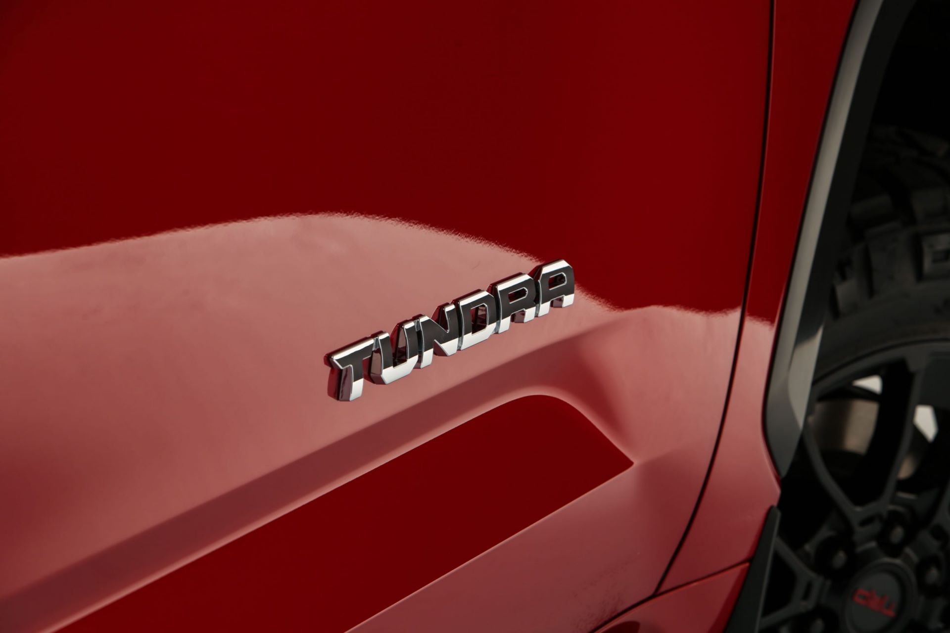 2022_Lifted_And_Accesorized_Tundra_SEMA_2021_LowRes_3-scaled