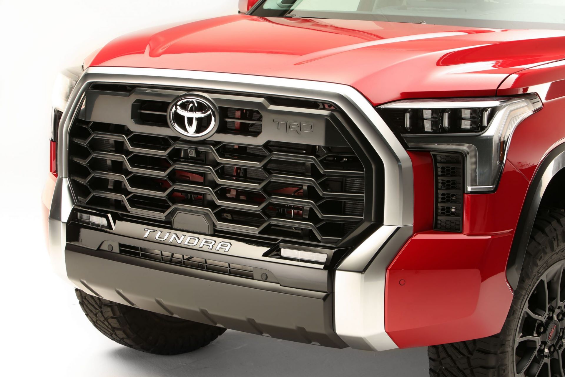 2022_Lifted_And_Accesorized_Tundra_SEMA_2021_LowRes_6-scaled