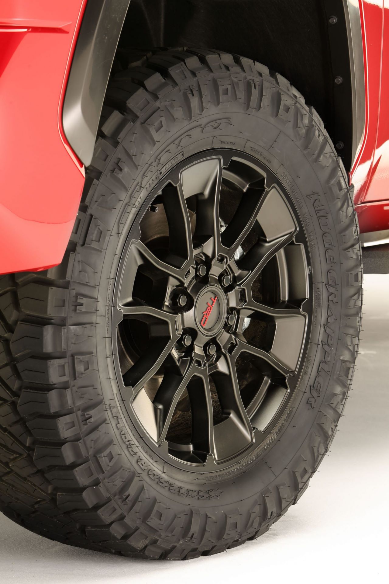2022_Lifted_And_Accesorized_Tundra_SEMA_2021_LowRes_8-scaled