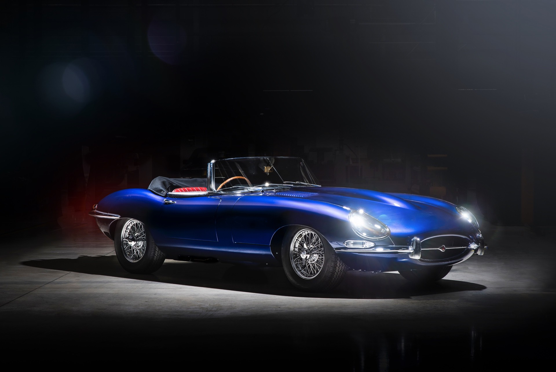 1965_Jaguar_E-type_Roadster_Queen_Platinum_Jubilee_Pageant-1