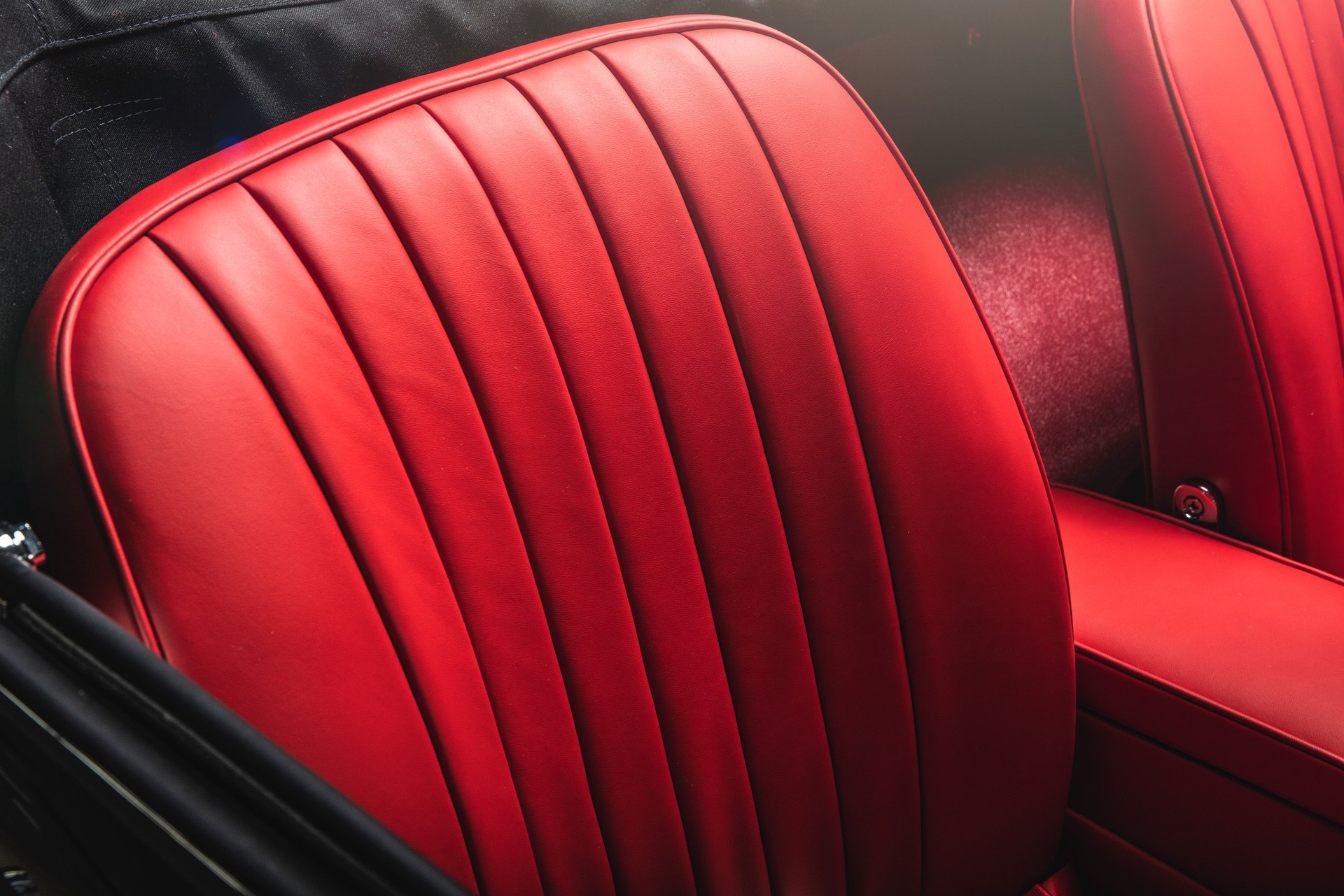 1965_Jaguar_E-type_Roadster_Queen_Platinum_Jubilee_Pageant-6