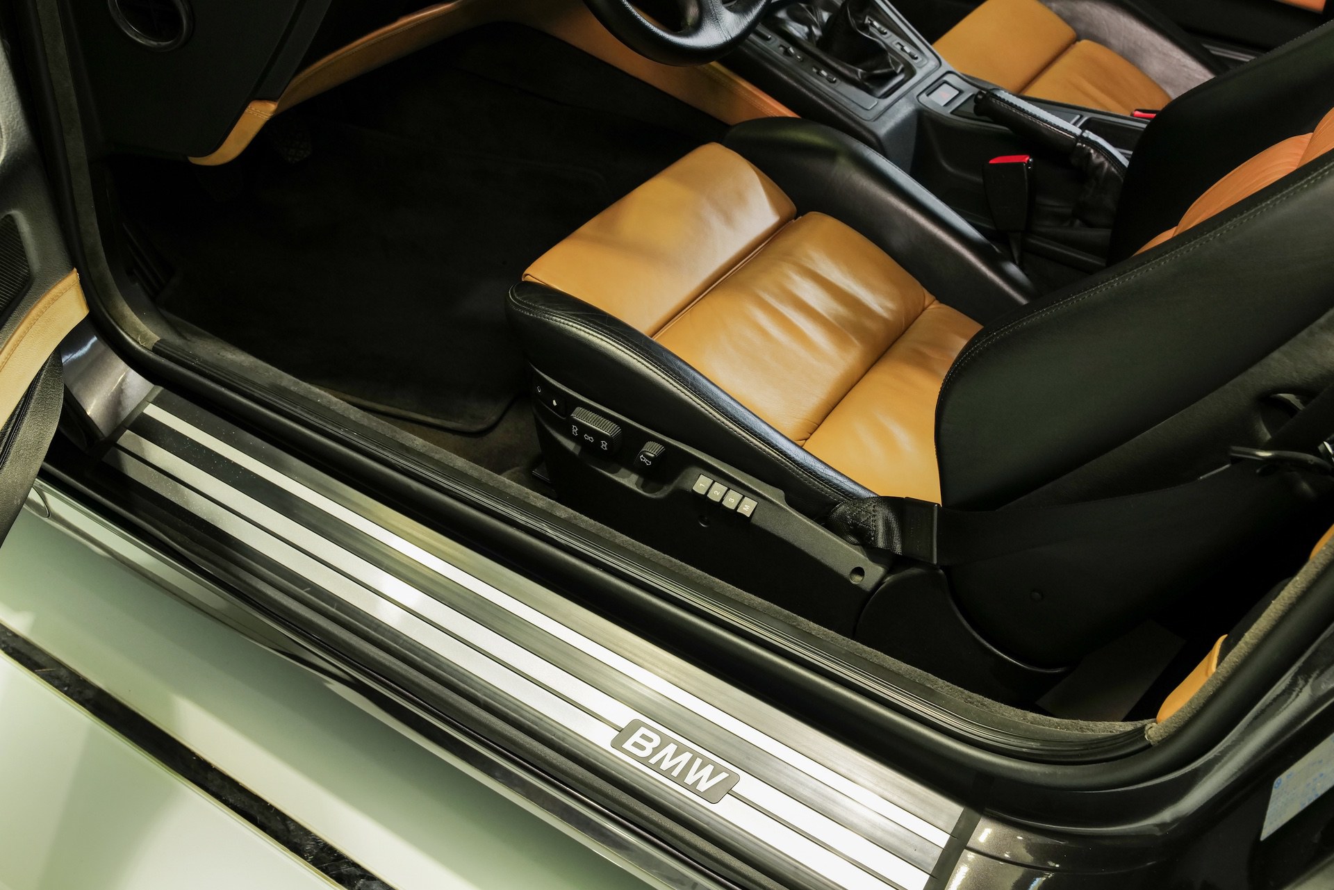 1990_BMW_850_CSi_prototype-auction12